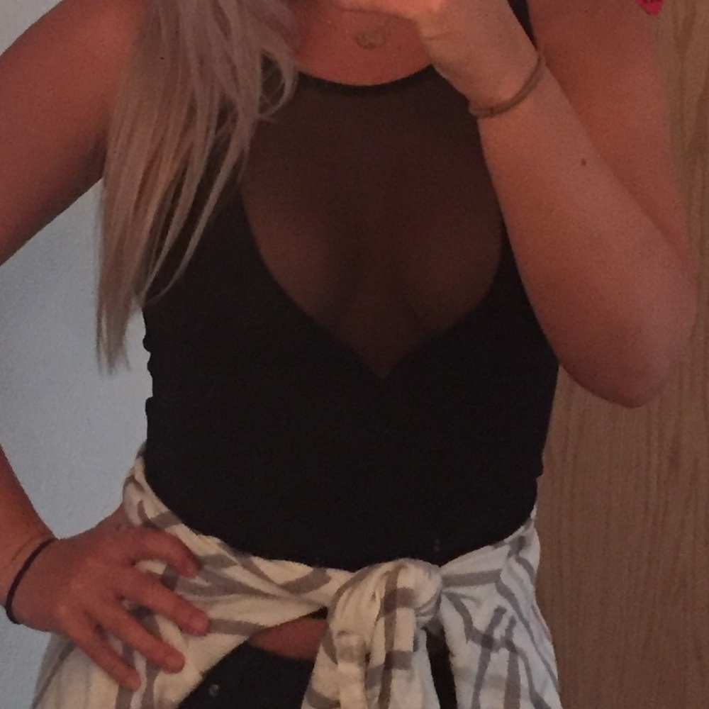 UO black crop top